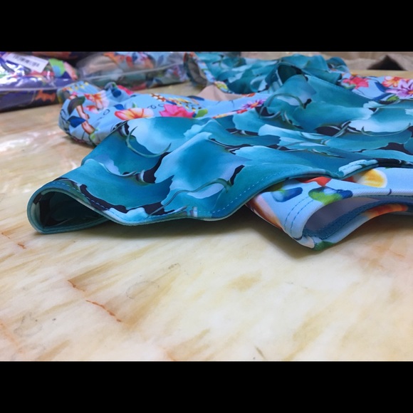 Swimwear Lotus Leaf One Pieces Swimsuit - Picture 5 of 7